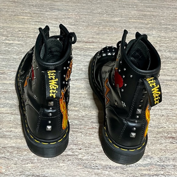 Dr Martens 1460 RARE Rock & Roll combat boots with studs, 💀 and heart ♥️ - Picture 3 of 16